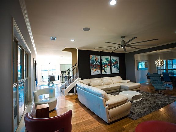3rd image of 15 Meadowland Ln