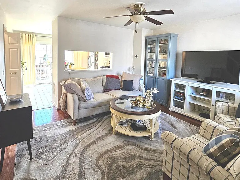 6552 Old Carriage Ln — Photo 2