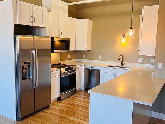 2nd image of 154-158 Main St #9