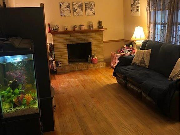 3rd image of 4411 Carlisle Ave