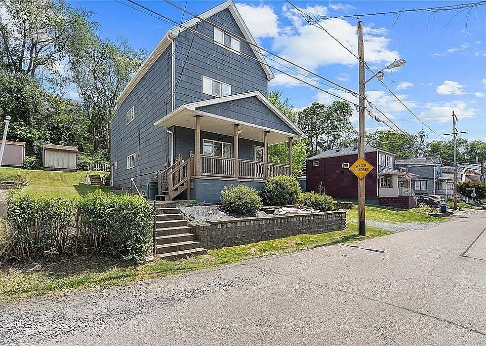 1st image of 331 Clarence St
