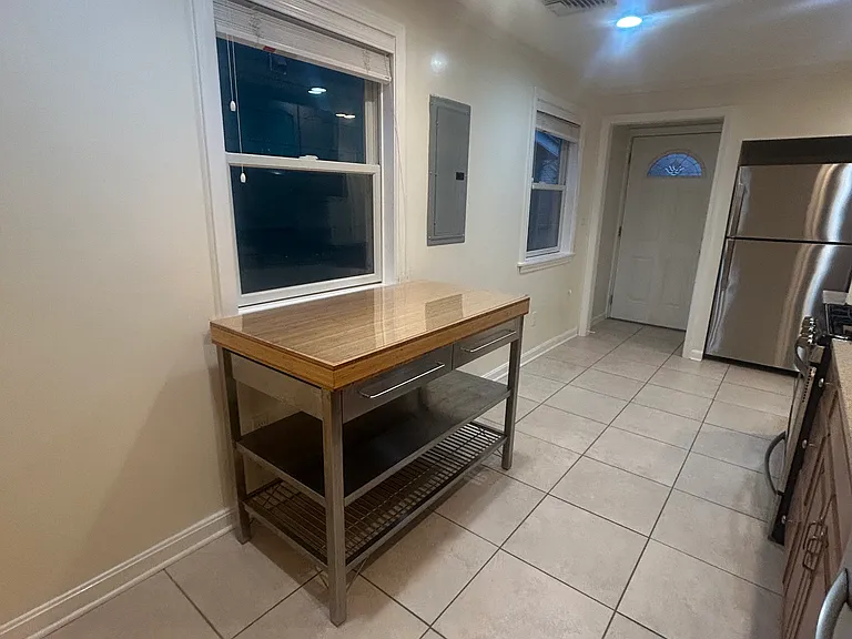 36 Hunting St #2 — Photo 7