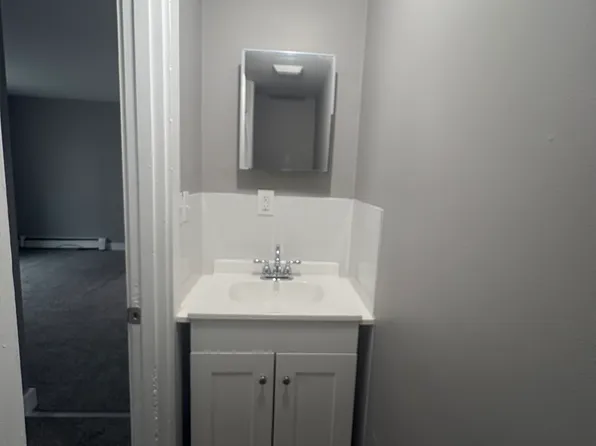 7 Lynn St, Norway, ME