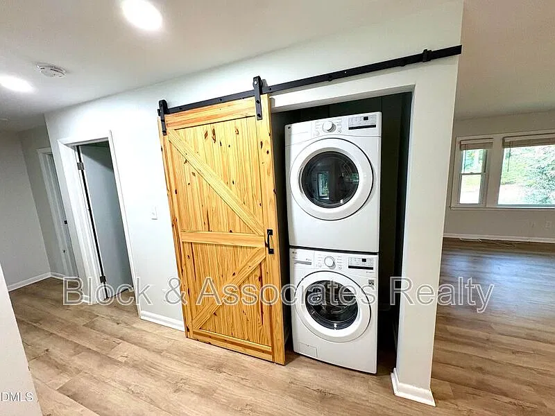 3 bed, 1.5 bath, $2,395 — Photo 3