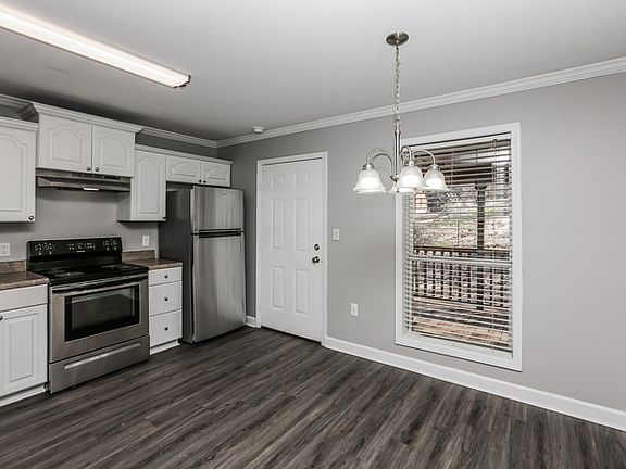 5th image of 224 Sylvan Dr