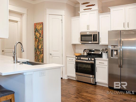 4th image of 10812 Mashie Ln