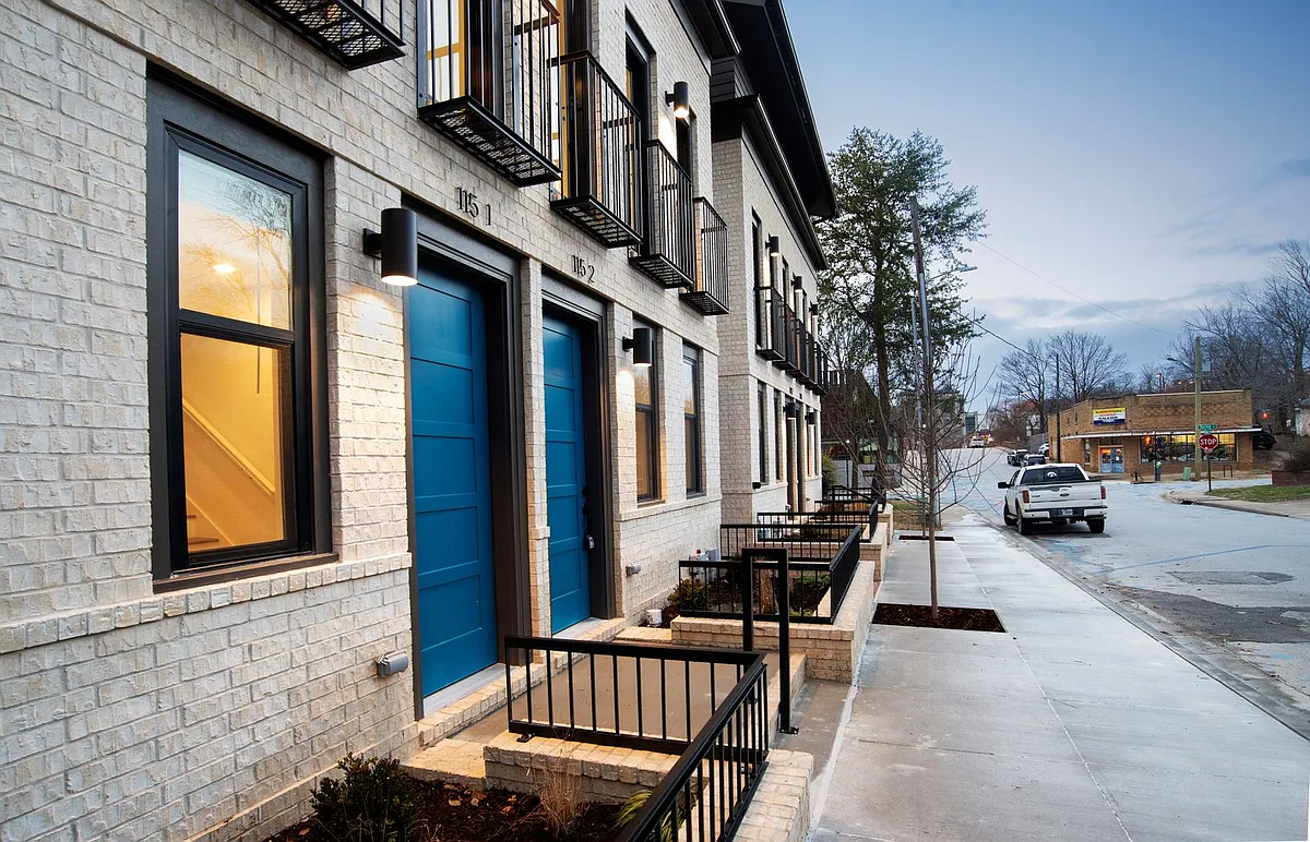 Building Photo - 117 N School Ave #2