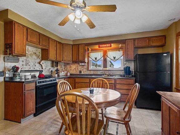 3rd image of 1111 County Road 2100 E