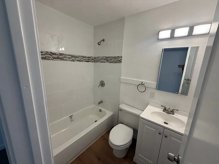 Willard Ave - 301 — Photo 29