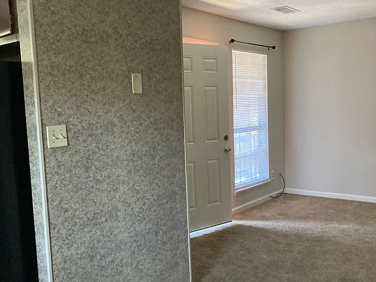 136D Angela Dr #136-D — Photo 7