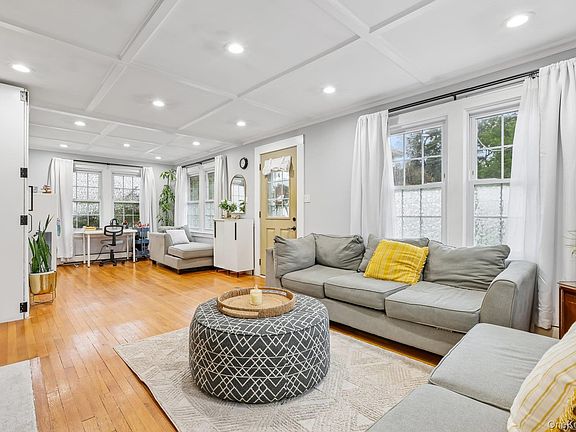 2nd image of 52 Prairie Avenue