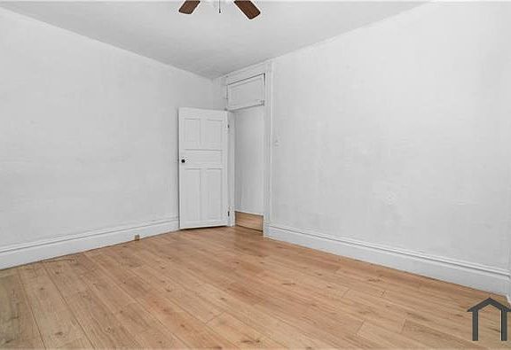 3rd image of 108 Sherman St