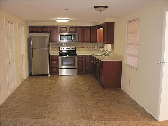4th image of 3917 Cedarwood Dr