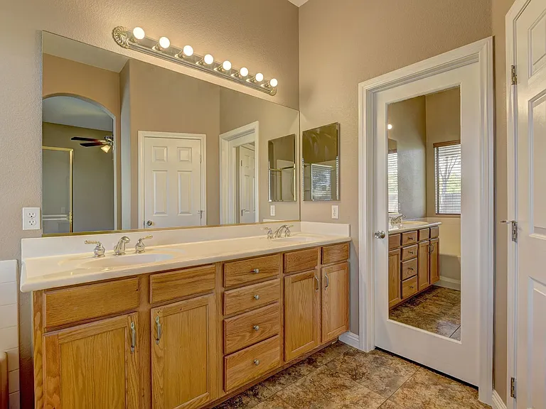 10876 Scamadella St — Photo 11