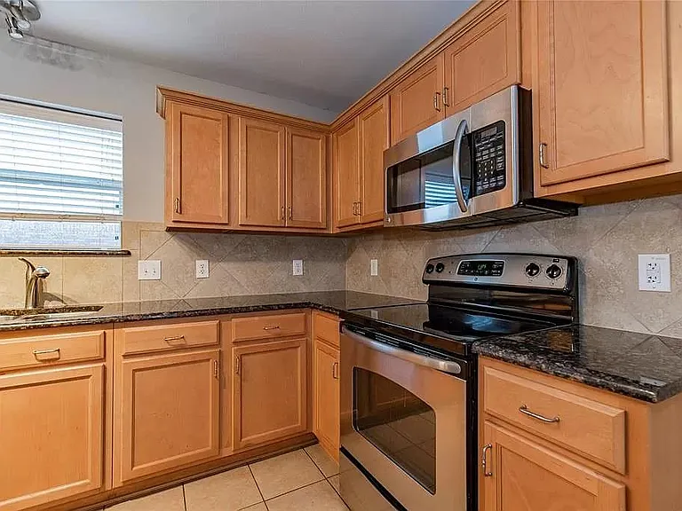 1208 Angelina Dr — Photo 15