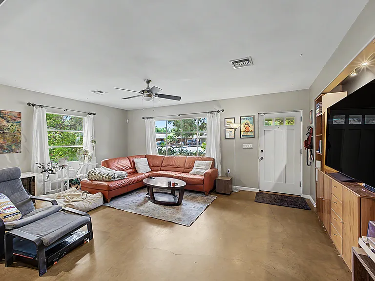 329 W Georgia Ave — Photo 5