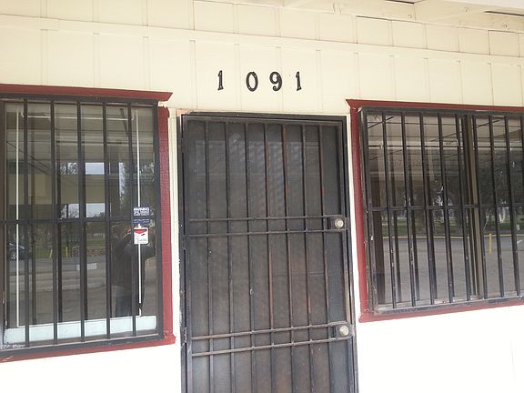 5th image of 1091 N. Park Dr.