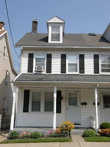 609 Line St photo 1