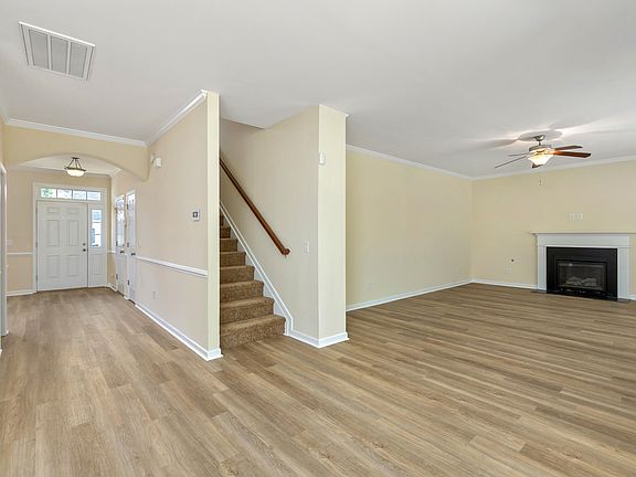 4th image of 610 Batty Way
