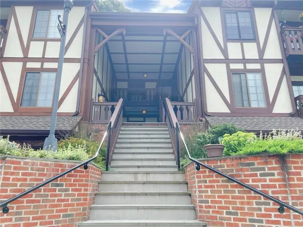 99 Foxwood Circle, Mount Kisco, NY 10549