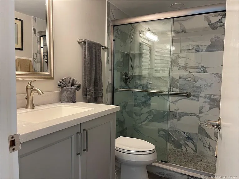 5565 NE Gulfstream Way — Photo 16