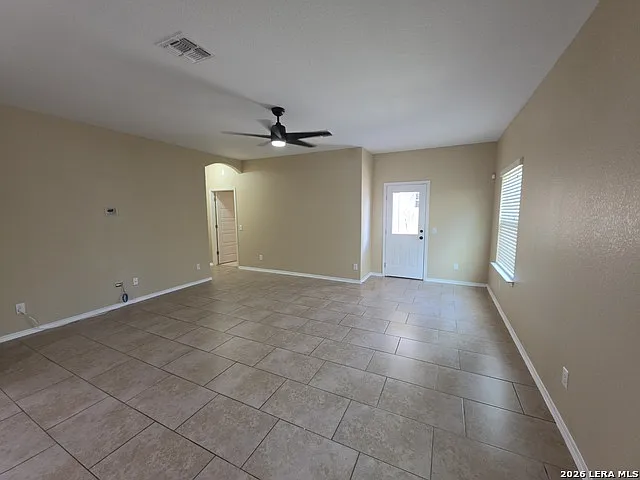 3 bed, 2.0 bath, 1733 sqft, $1,900 — Photo 4