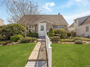 3017 Roxbury Rd, Oceanside, NY 11572