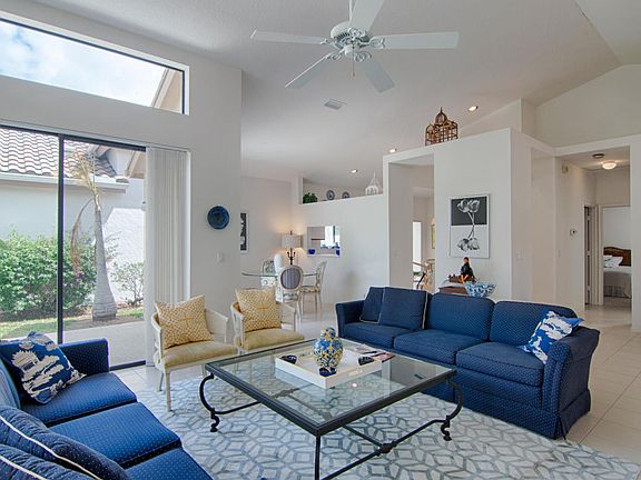 4th image of 10133 Lexington Cir N