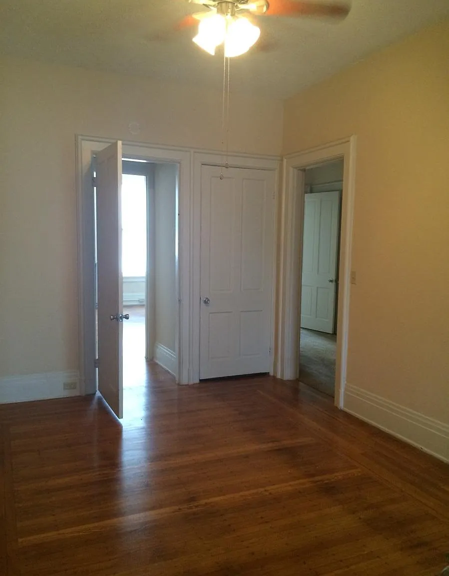 2 bed, 800 sqft, $1,300 — Photo 3