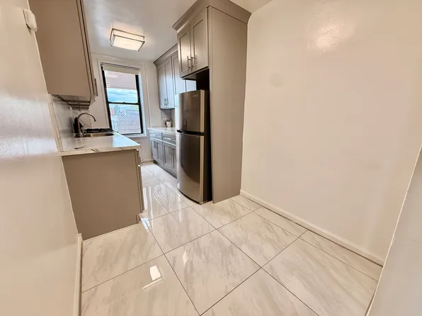 2400 East 3rd Street image 6 of 11