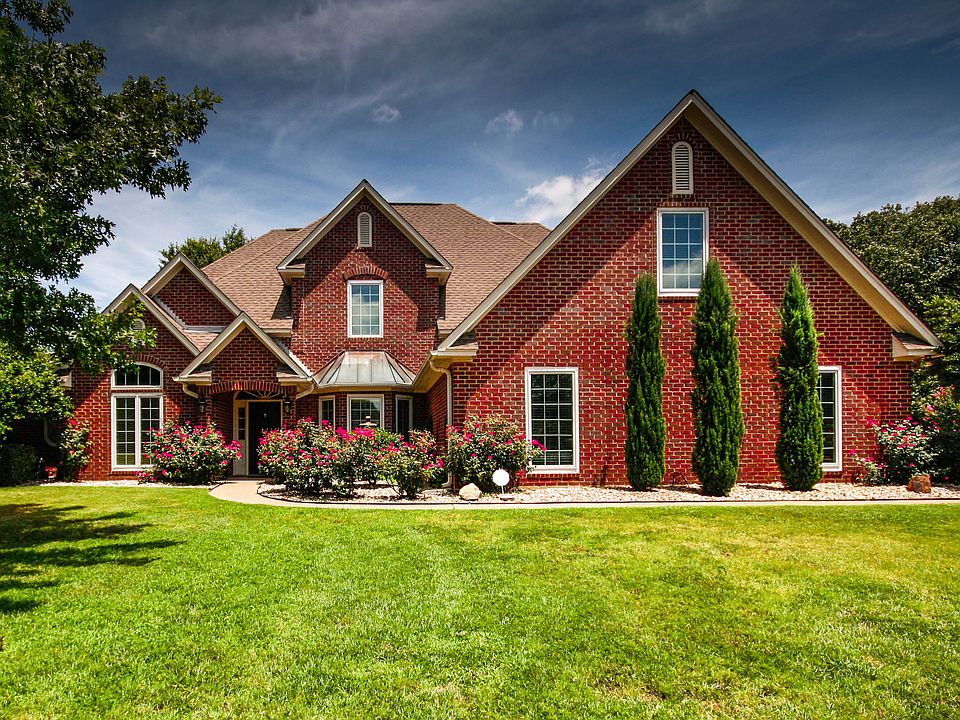 1st image of 122 Oak Isle Dr