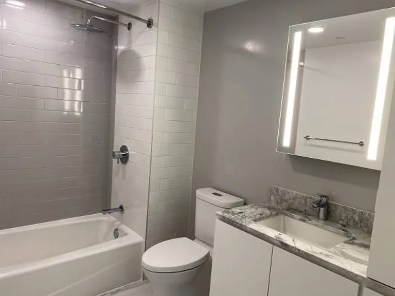 970 Queen St #1604 — Photo 5