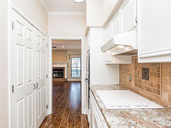 3rd image of 2413 Shadowbrook Dr