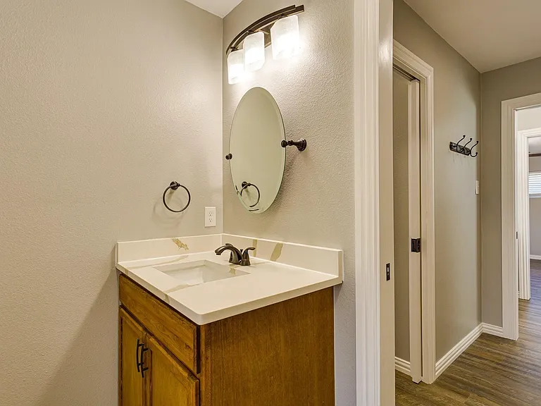 2725 Livingston Ave — Photo 6