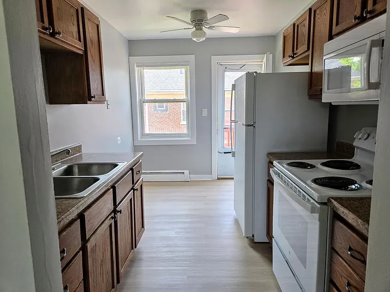 Palatine Park Apartments — Photo 17
