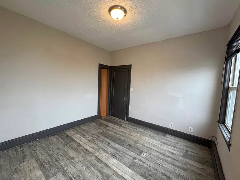 425-427 3rd Ave #3 — Photo 3