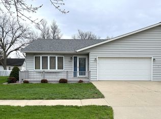 1235 6th Ave N, Windom, MN 56101