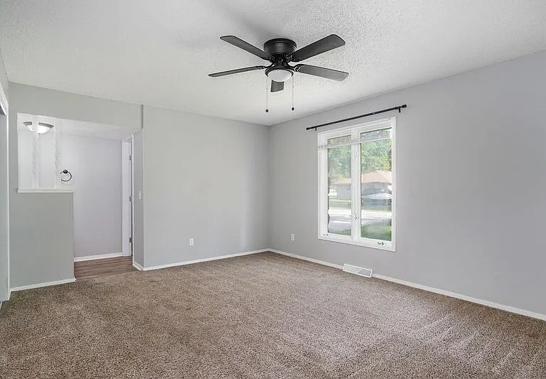 2556 W Cardinal St — Photo 9