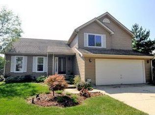 1005 Cedar Creek Dr, Lake Zurich, IL 60047