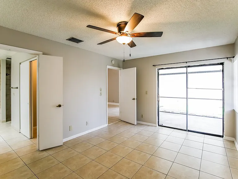 578 Lakeside Cir — Photo 11