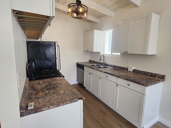 5th image of 411 38th St Unit 1/2