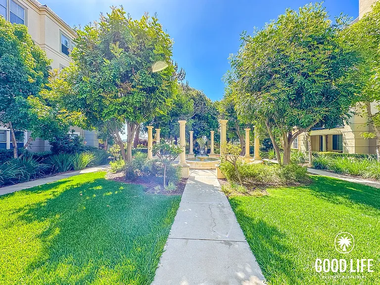 2260 Watermarke Pl — Photo 29