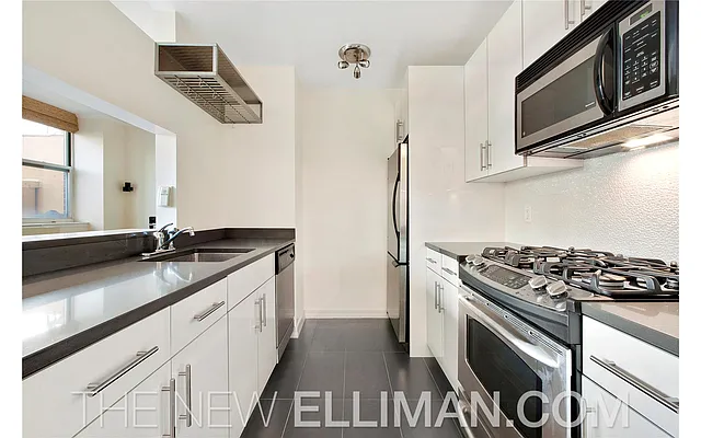 Sold by Douglas Elliman | media 14