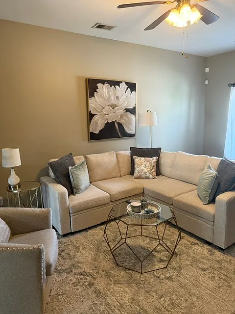 2 bed, 2.5 bath, 1300 sqft, $2,200 — Photo 2