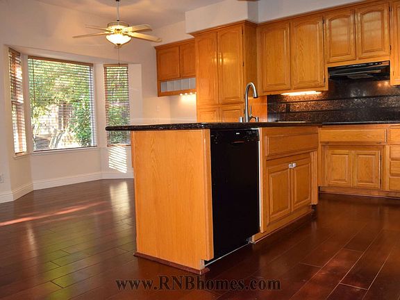 5th image of 303 Ironwood Cir