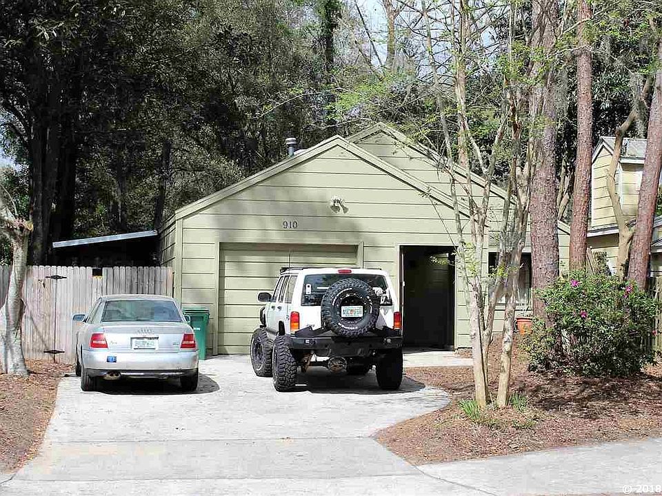 2nd image of 910 NW 10th Ave