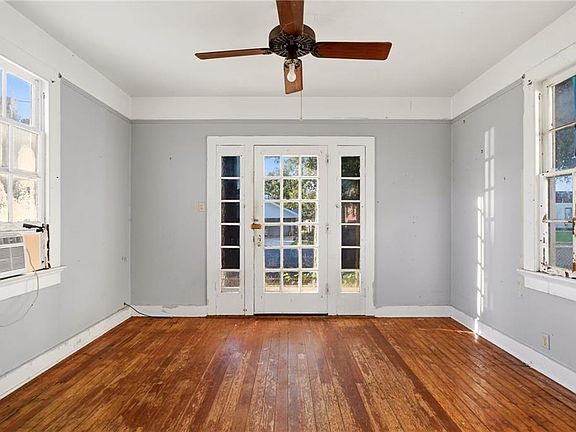 5th image of 525 Burmaster St