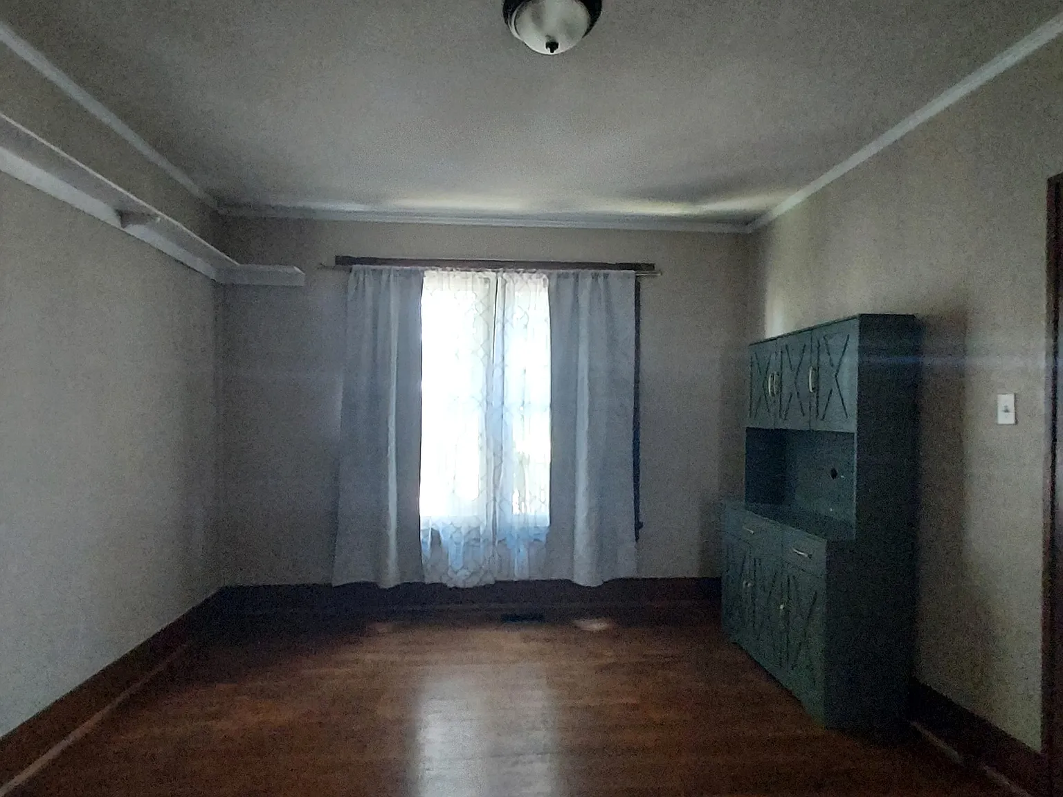 3 bed, $1,300 — Photo 3