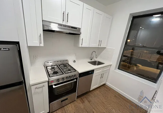 637 Bergen Ave #17 — Photo 2