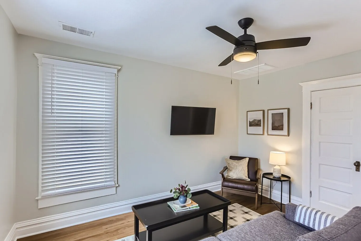 2 bed, 2.0 bath, 1097 sqft, $3,689 — Photo 4